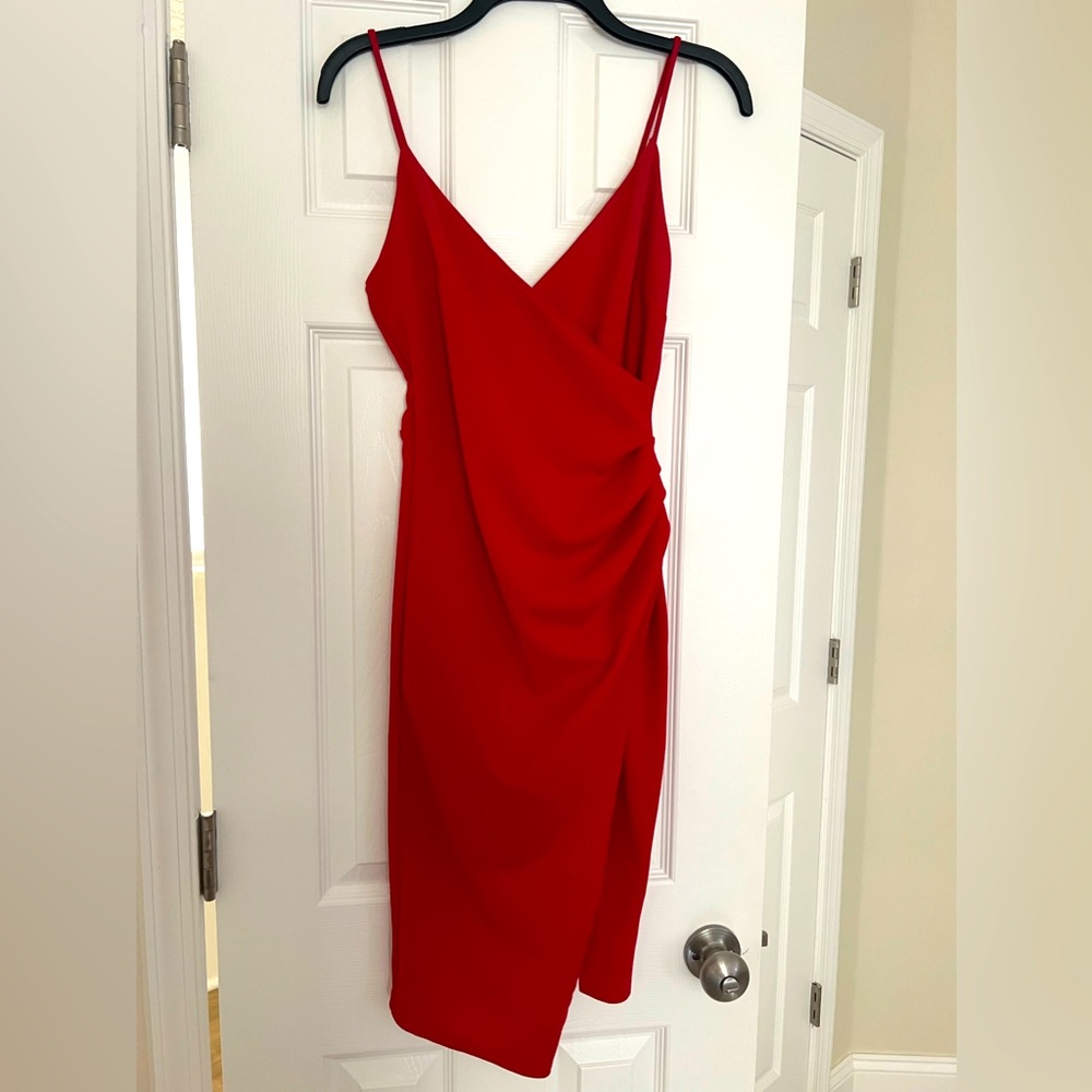 Stunning and sexy Lulus dress! Hot red! 🔥🔥🔥 NWOT